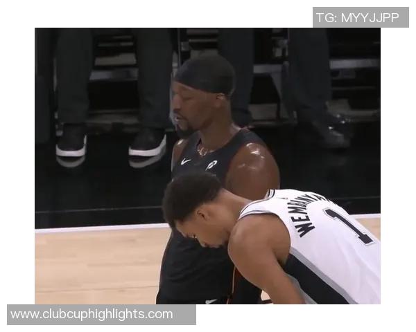 2019年NBA常规赛雄鹿队与马刺队精彩对决回顾与分析 2019年NBA常规赛雄鹿队与马刺队精彩对决回顾与分析