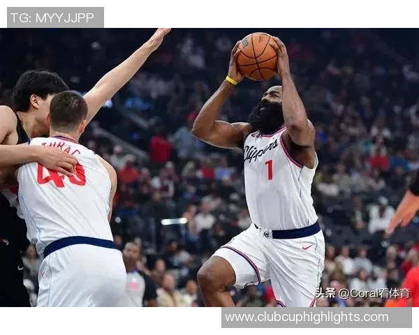 NBA快船与爵士激战正酣比分胶着精彩瞬间回顾与分析 NBA快船与爵士激战正酣比分胶着精彩瞬间回顾与分析