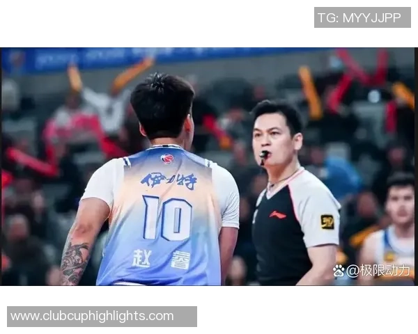 南京队与四川队在CBA赛场的激烈对决引发球迷热议与期待